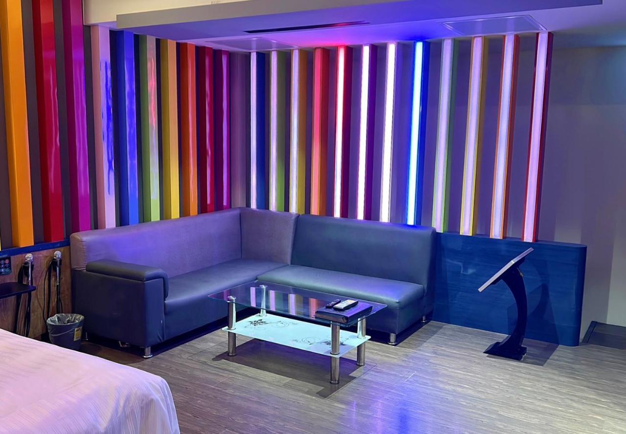 Soho Motel Taoyuan Exteriör bild
