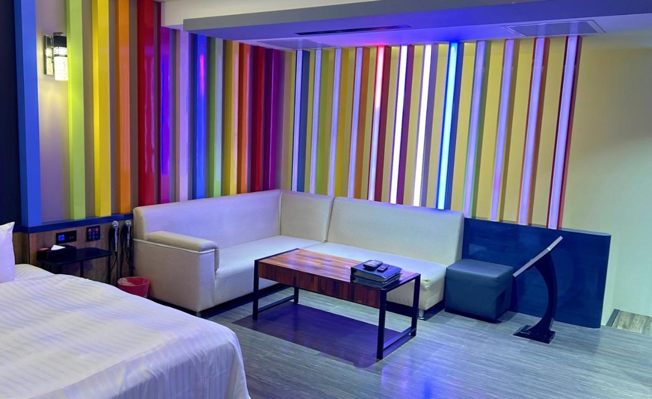 Soho Motel Taoyuan Exteriör bild