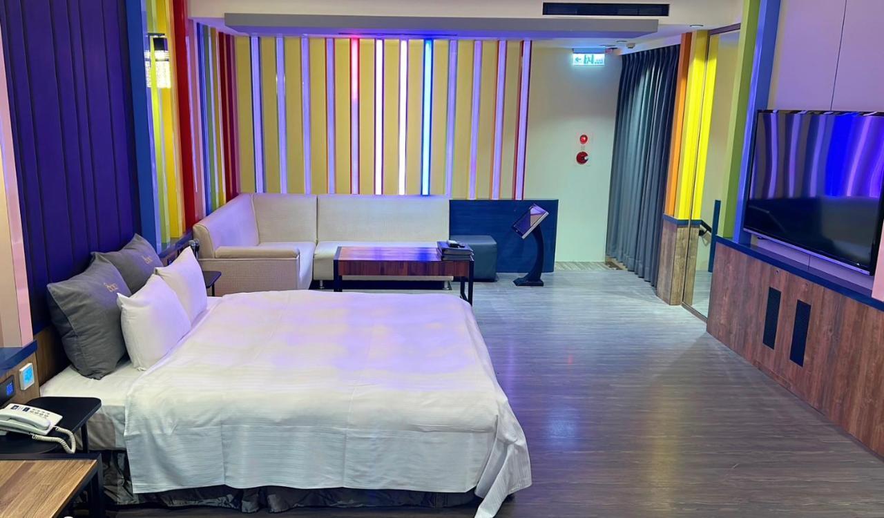 Soho Motel Taoyuan Exteriör bild