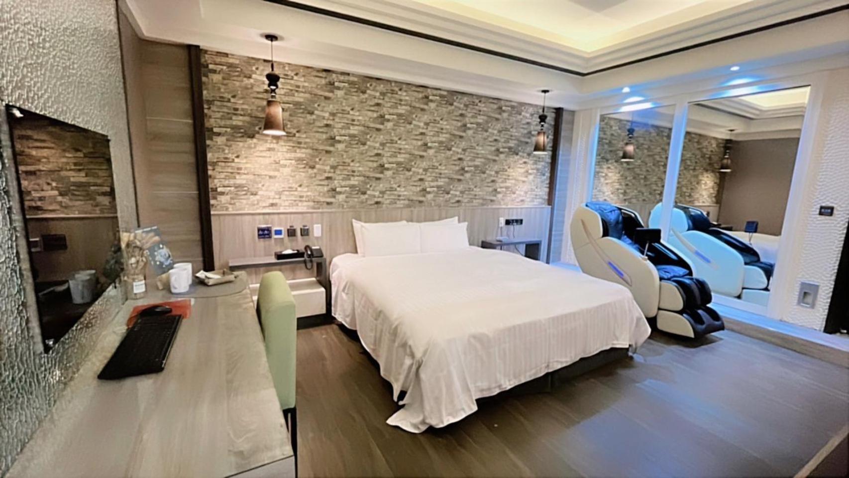Soho Motel Taoyuan Exteriör bild