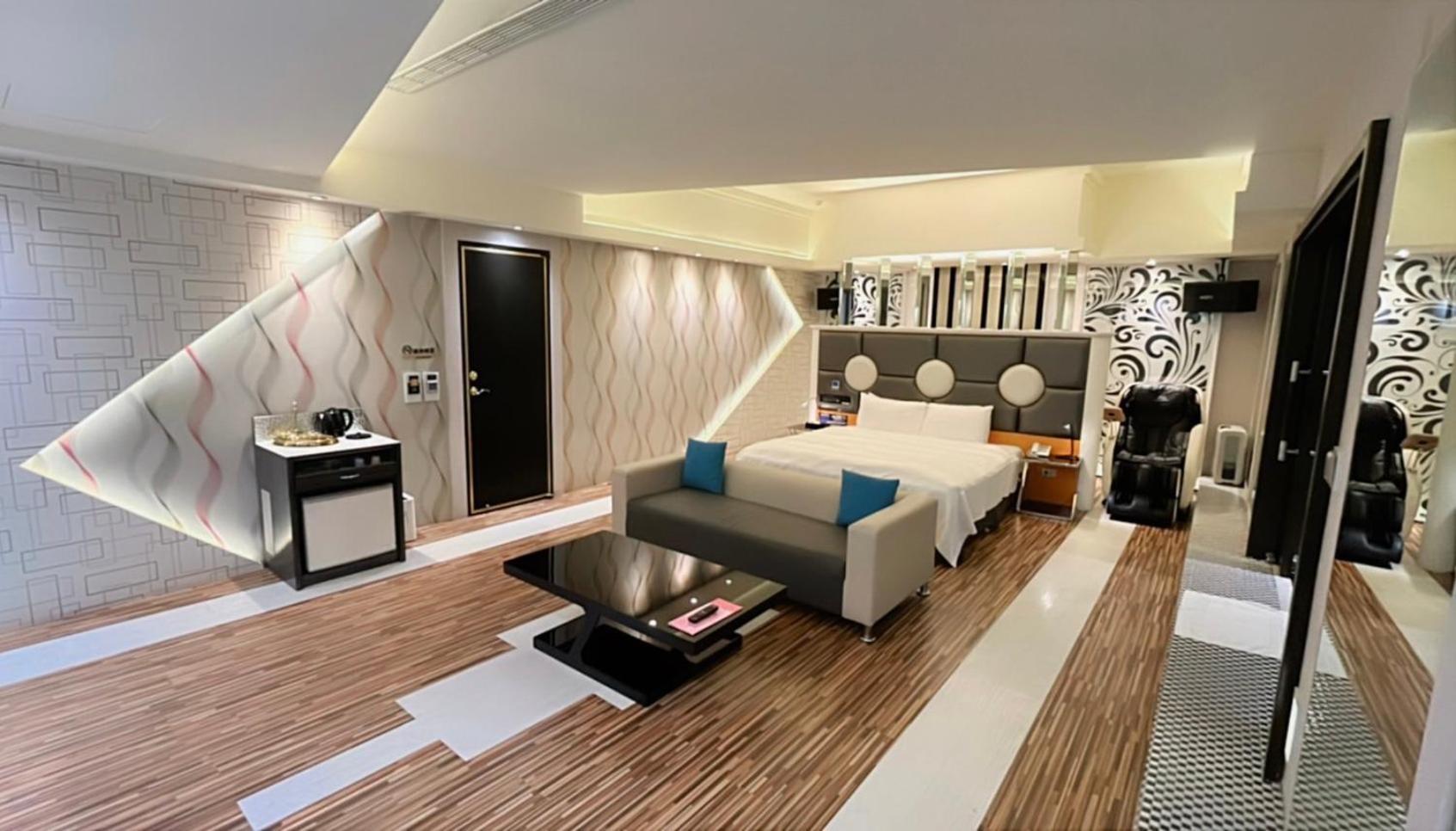 Soho Motel Taoyuan Exteriör bild