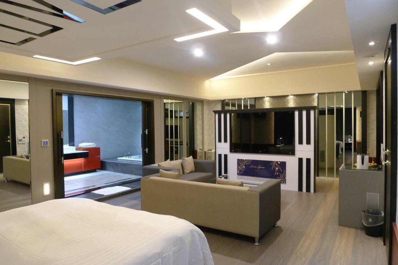 Soho Motel Taoyuan Exteriör bild